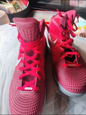 Nike Mens Bright Red High-Top Athletic Basketball Shoes. Hyper Dunk. Like New